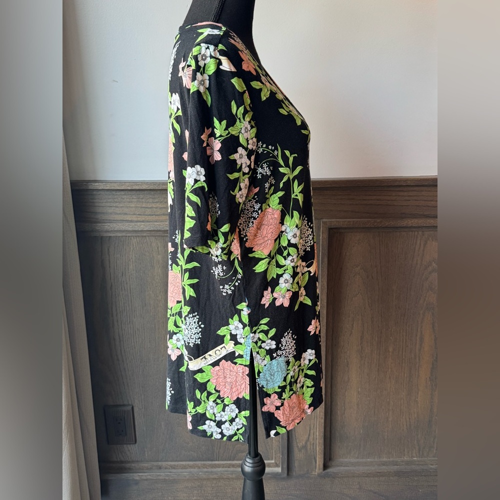 Torrid Black and Green floral V-neck with Short Sleeves - Picture 4 of 5
